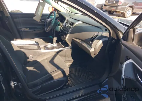 2015 Nissan Altima 2.5 S z USA, uszkodzony, nr VIN 1N4AL3AP2FN392344